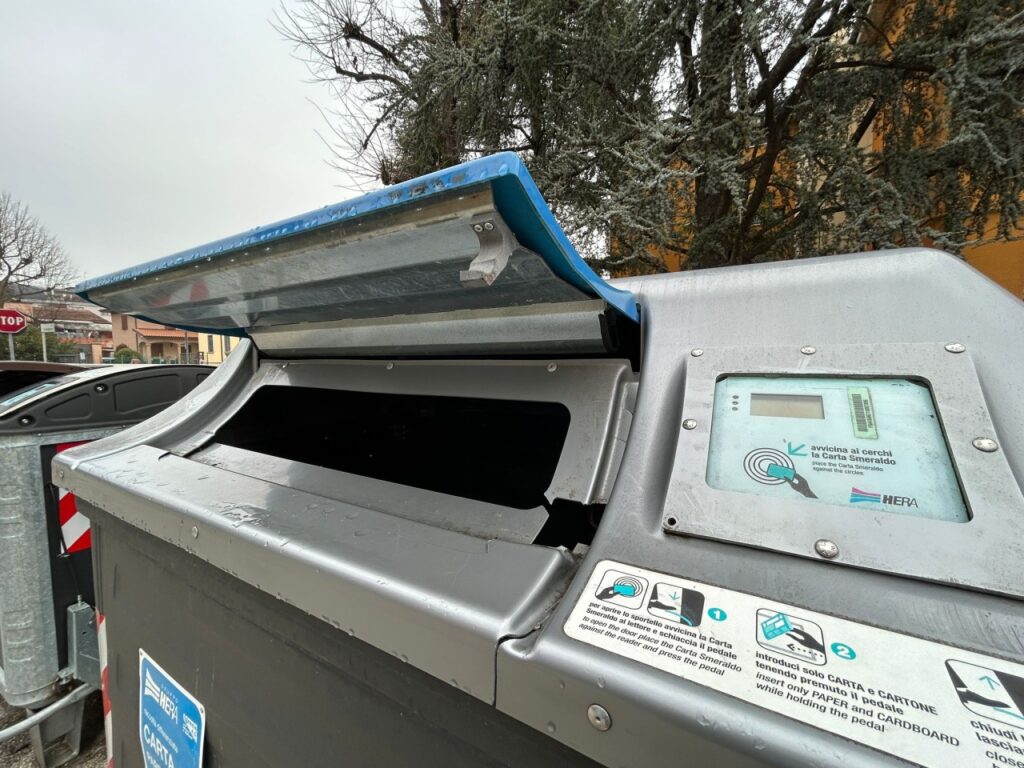 Ozzano’s paper bin with the unnecessary obstacle, already destroyed after less than 2 years. (Photo by Saskia Karges)